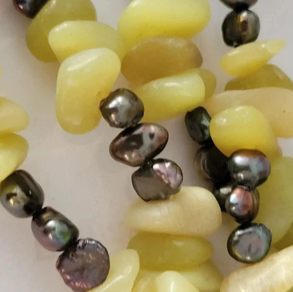 LIme Jade Nuggets & Peacock Freshwater Black Pearl Bracelet - Picture 4 of 6